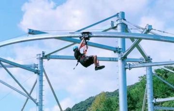 軌道滑索和原子飛車是一種游樂設備嗎？他們之間又有什么不同？