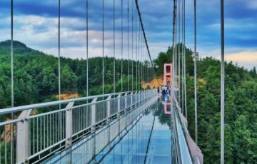 景區玻璃吊橋施工造價一般多少錢一米