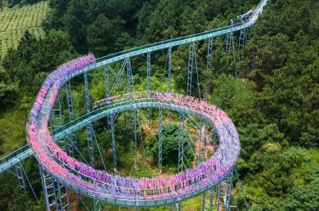 玻璃水滑道——一款網紅景區必備的游樂設施