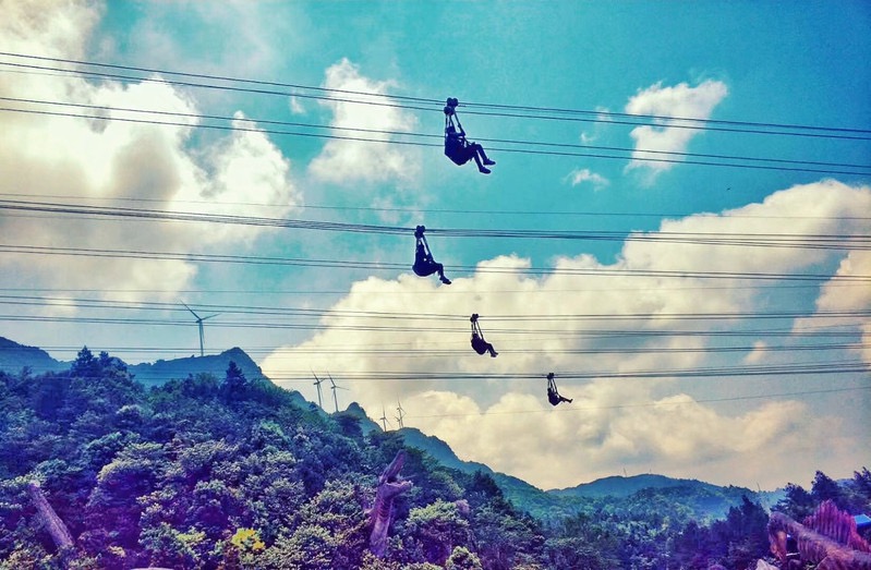 景區(qū)空中滑索項(xiàng)目：來自大自然的挑戰(zhàn)！