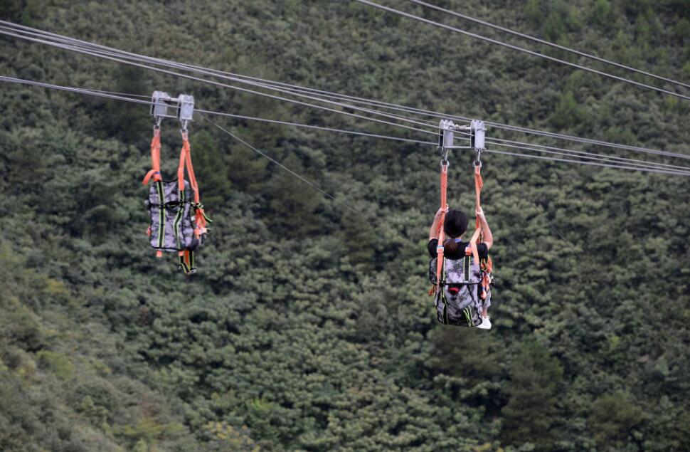 高空滑索感受怎么樣，他來了！